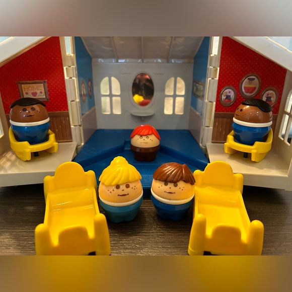 COPY - Vintage 80’s Little Tikes house with 5 little people - Picture 11 of 15